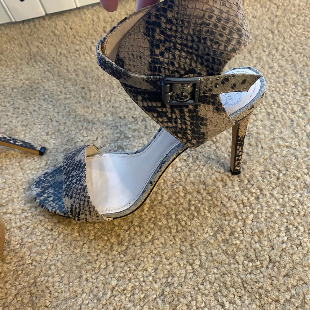 Vince Camuto size 7.5 snakeskin heel!